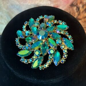 Vintage large brooch emerald green aurora borealis rhinestone gold tone …